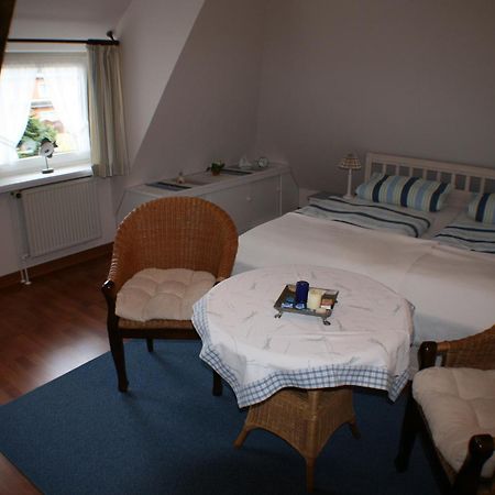 Ferienwohnungen Im Hotel Garni Zur Post Utersum ห้อง รูปภาพ